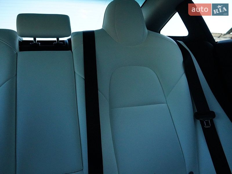 Седан Tesla Model 3 2024 в Дрогобыче