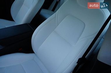 Седан Tesla Model 3 2024 в Дрогобыче