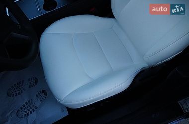Седан Tesla Model 3 2024 в Дрогобыче