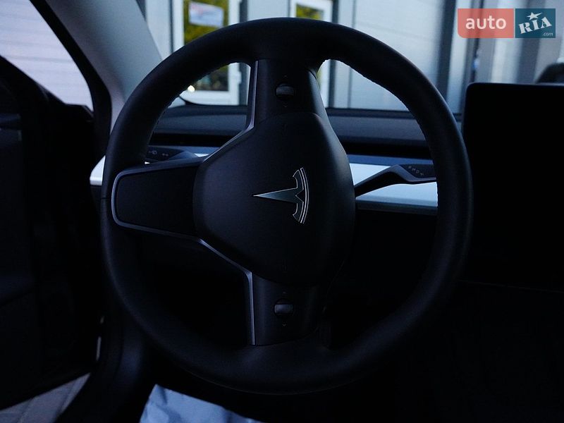 Седан Tesla Model 3 2024 в Дрогобыче