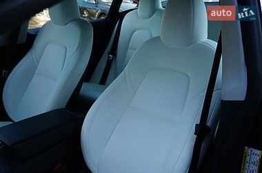 Седан Tesla Model 3 2024 в Дрогобыче