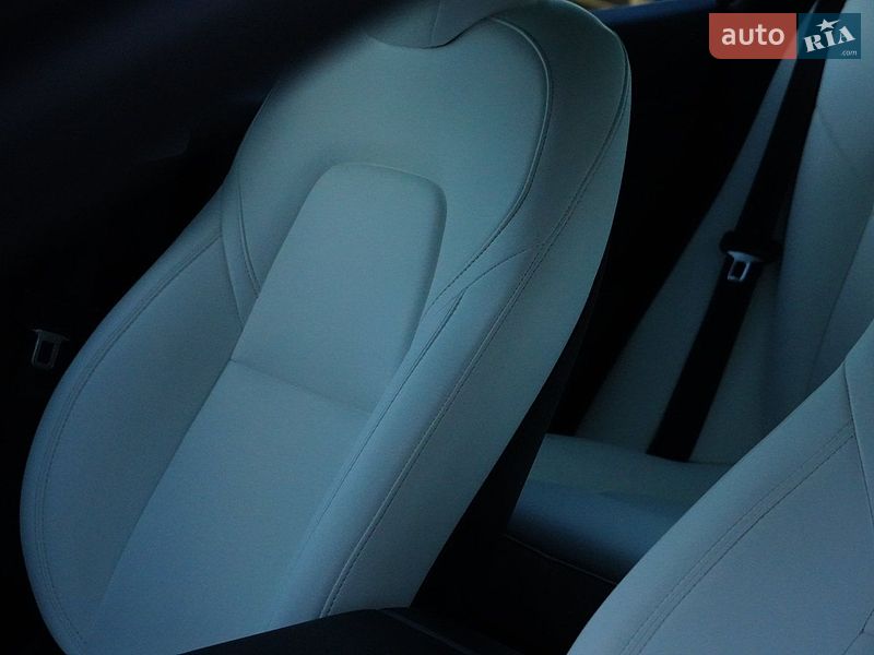 Седан Tesla Model 3 2024 в Дрогобыче