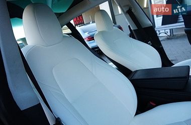 Седан Tesla Model 3 2024 в Дрогобыче
