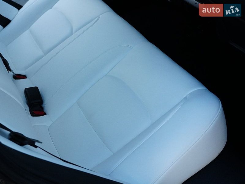 Седан Tesla Model 3 2024 в Дрогобыче
