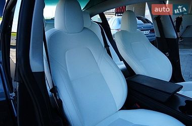 Седан Tesla Model 3 2024 в Дрогобыче