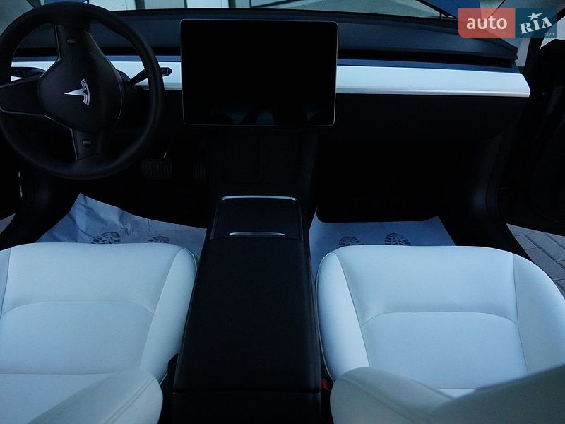 Седан Tesla Model 3 2024 в Дрогобыче