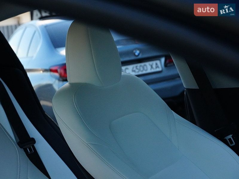 Седан Tesla Model 3 2024 в Дрогобыче