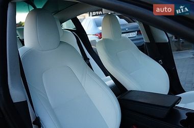 Седан Tesla Model 3 2024 в Дрогобыче