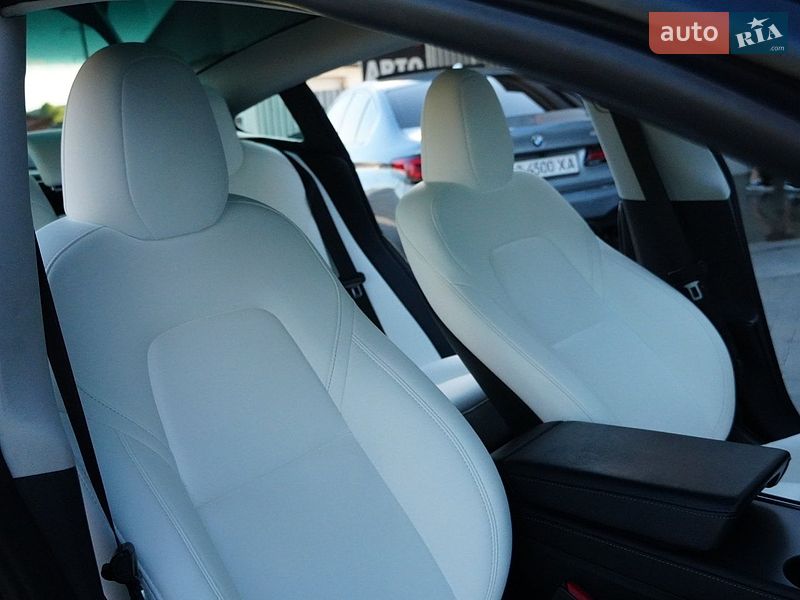 Седан Tesla Model 3 2024 в Дрогобыче