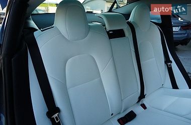 Седан Tesla Model 3 2024 в Дрогобыче