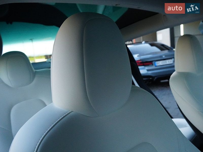 Седан Tesla Model 3 2024 в Дрогобыче