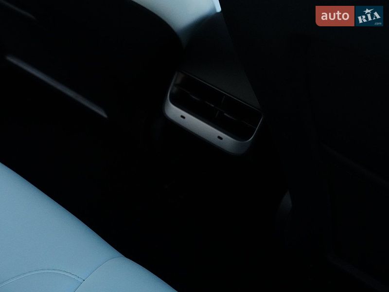 Седан Tesla Model 3 2024 в Дрогобыче