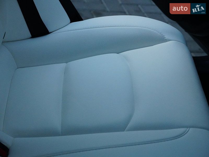 Седан Tesla Model 3 2024 в Дрогобыче