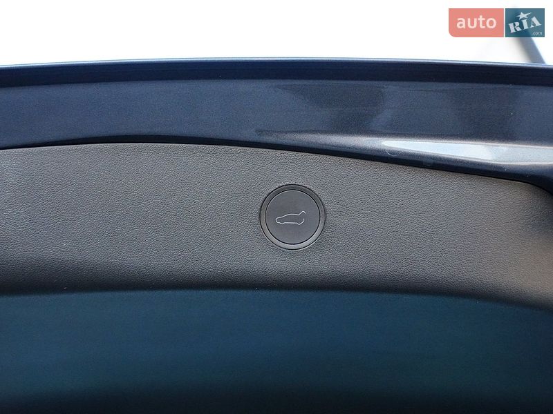 Седан Tesla Model 3 2024 в Дрогобыче
