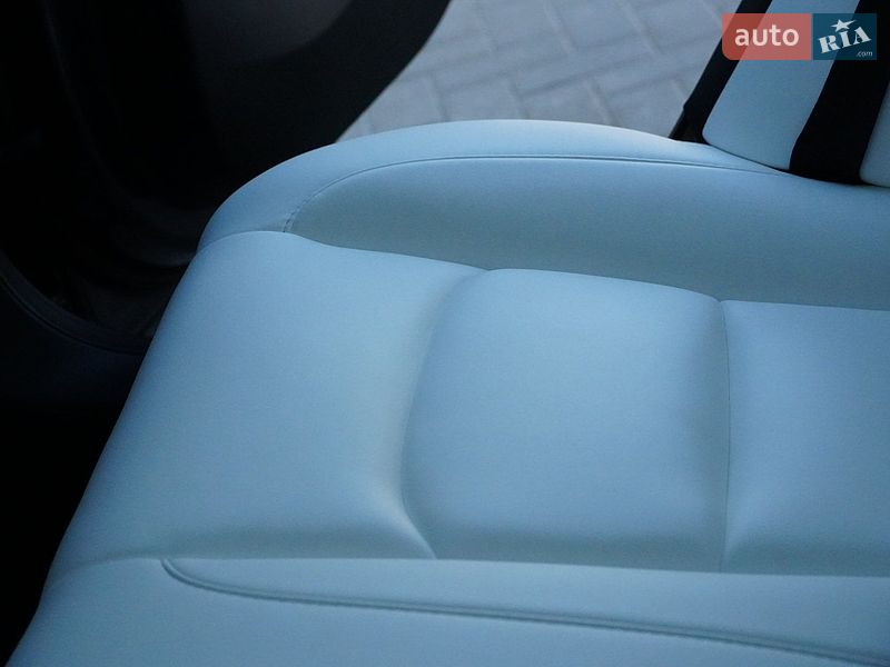 Седан Tesla Model 3 2024 в Дрогобыче