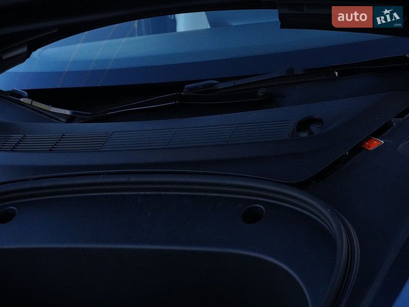Седан Tesla Model 3 2024 в Дрогобыче