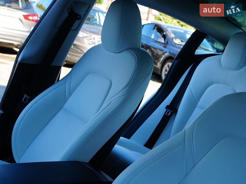 Седан Tesla Model 3 2024 в Дрогобыче