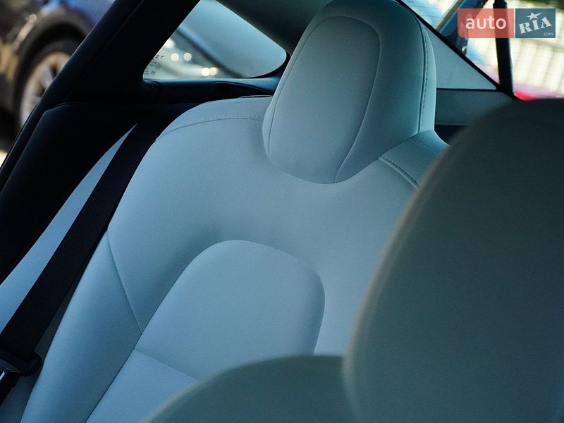 Седан Tesla Model 3 2024 в Дрогобыче