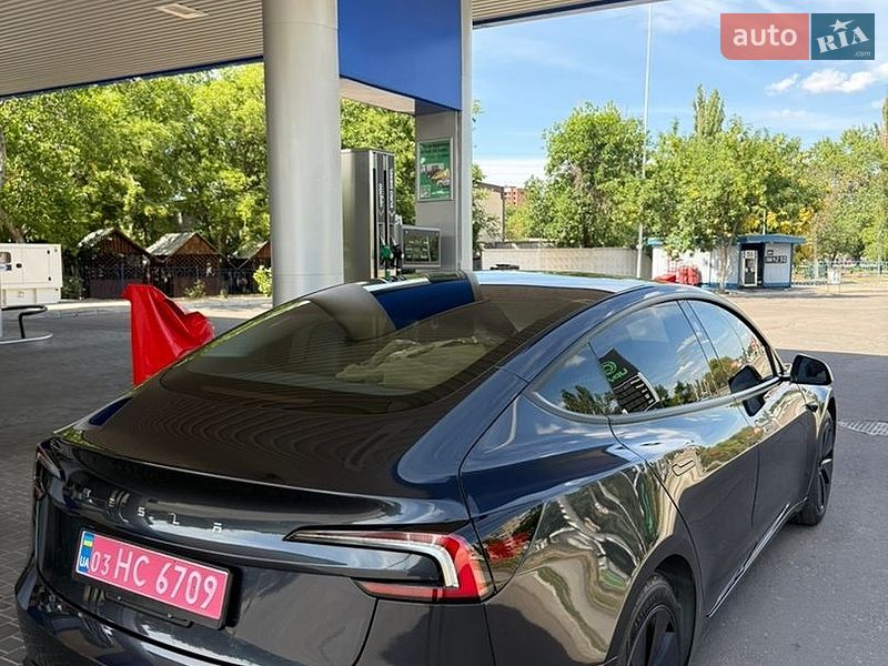 Седан Tesla Model 3 2024 в Николаеве