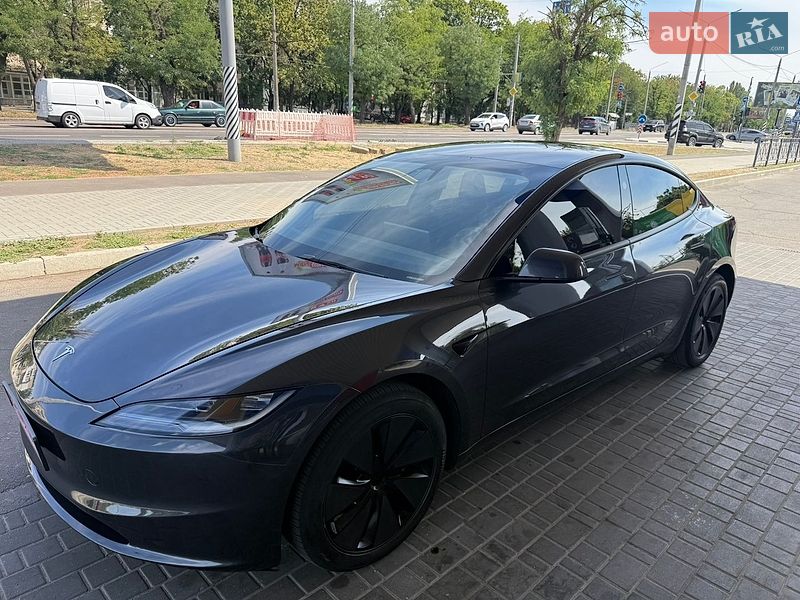 Седан Tesla Model 3 2024 в Николаеве
