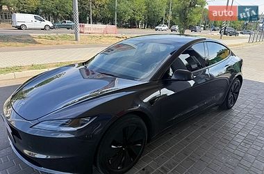 Tesla Model 3  2024