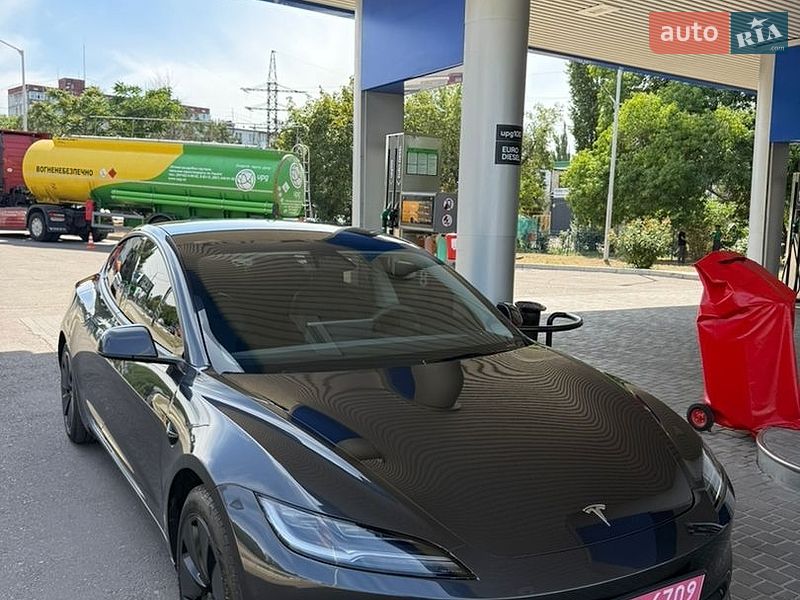 Седан Tesla Model 3 2024 в Николаеве