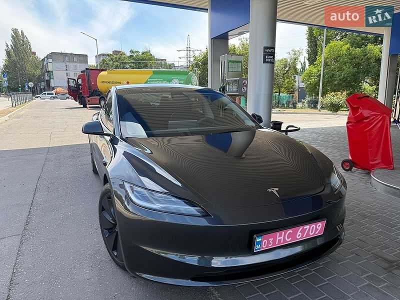 Седан Tesla Model 3 2024 в Николаеве