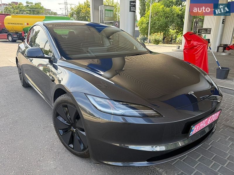 Седан Tesla Model 3 2024 в Николаеве