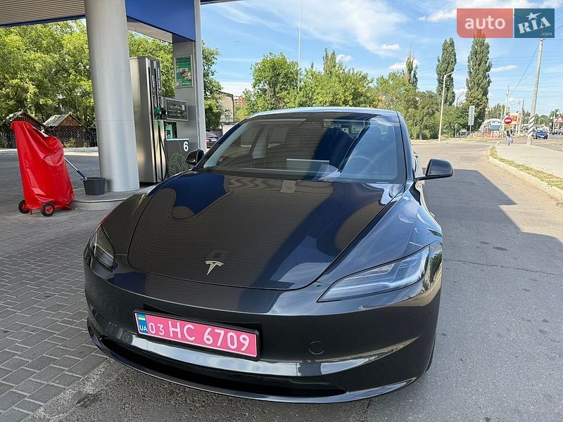 Седан Tesla Model 3 2024 в Николаеве