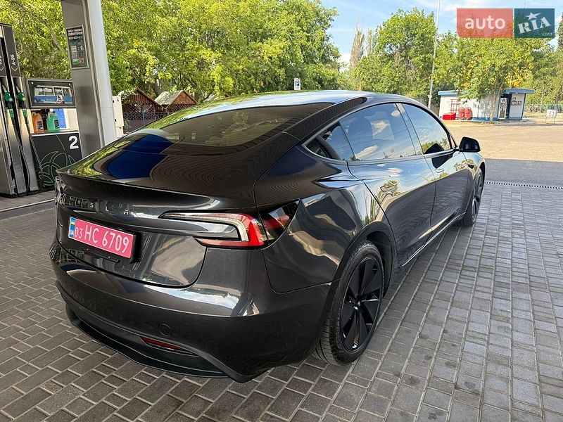 Седан Tesla Model 3 2024 в Николаеве