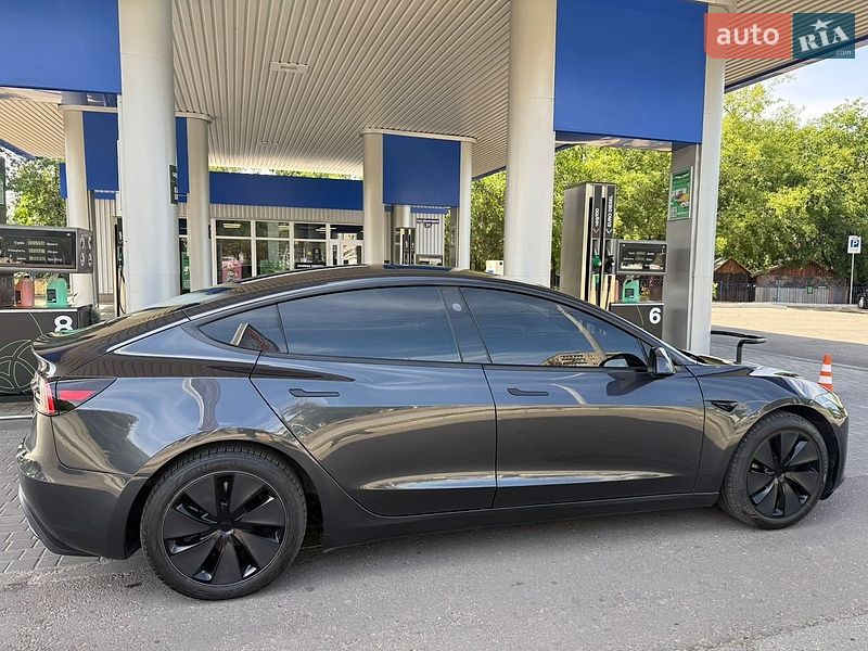 Седан Tesla Model 3 2024 в Николаеве