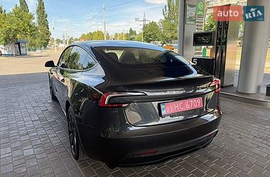 Седан Tesla Model 3 2024 в Николаеве