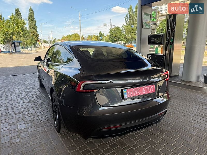 Седан Tesla Model 3 2024 в Николаеве