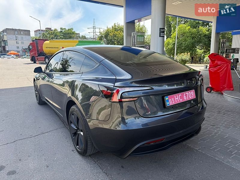 Седан Tesla Model 3 2024 в Николаеве