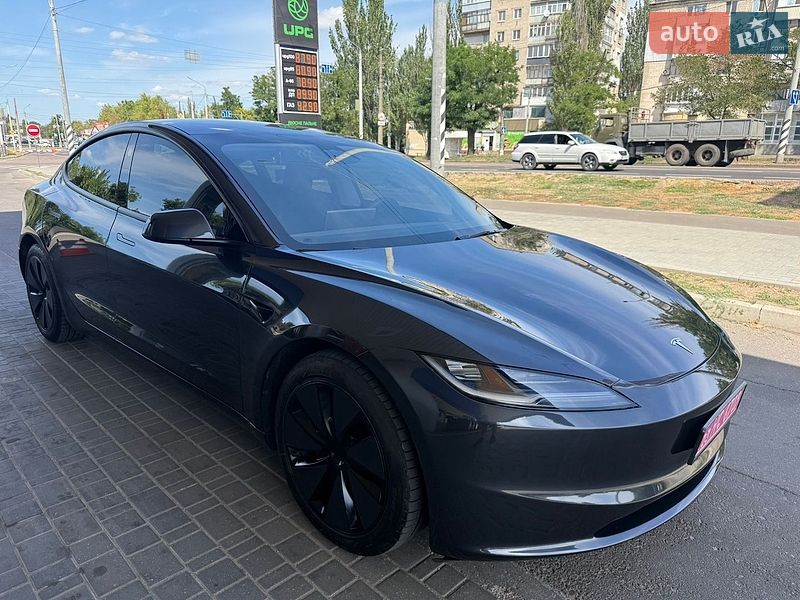 Седан Tesla Model 3 2024 в Николаеве