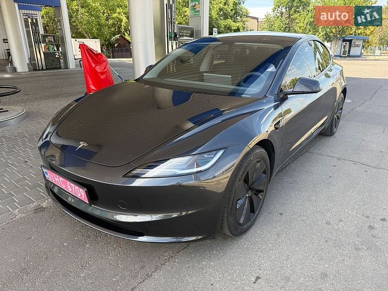 Седан Tesla Model 3 2024 в Николаеве