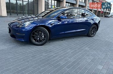 Tesla Model 3  2022