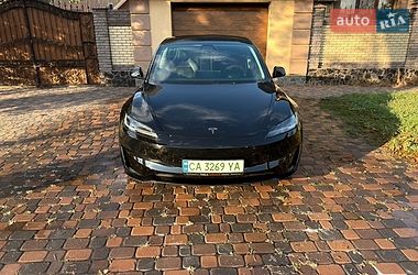 Tesla Model 3  2024