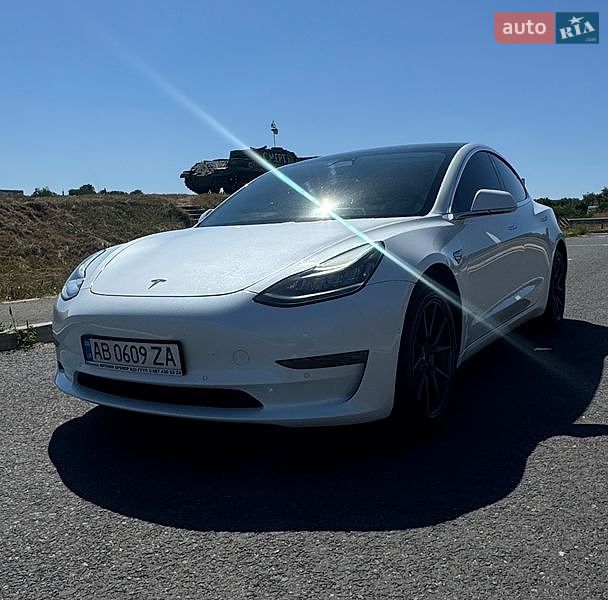 Седан Tesla Model 3 2019 в Тальному