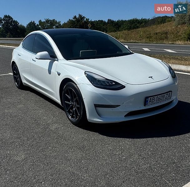Седан Tesla Model 3 2019 в Тальному