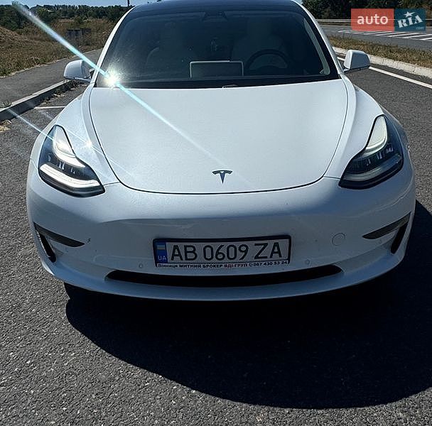 Седан Tesla Model 3 2019 в Тальному