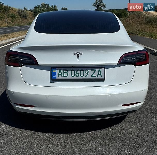 Седан Tesla Model 3 2019 в Тальному