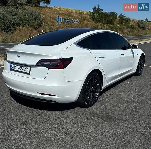 Седан Tesla Model 3 2019 в Тальному