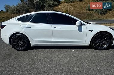 Седан Tesla Model 3 2019 в Тальному