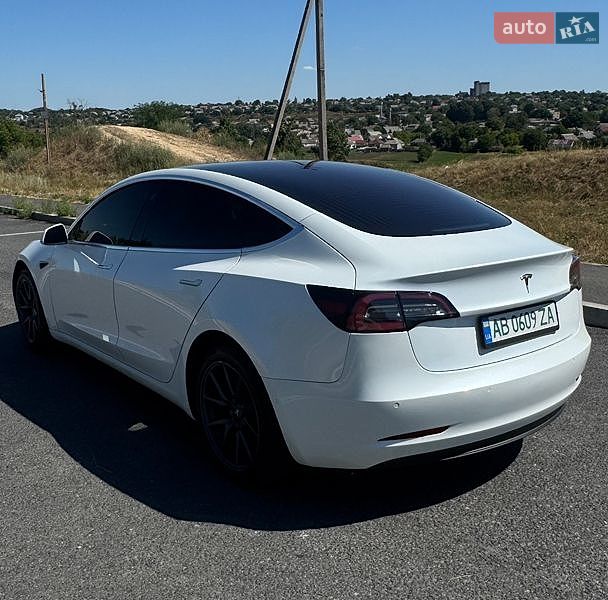 Седан Tesla Model 3 2019 в Тальному