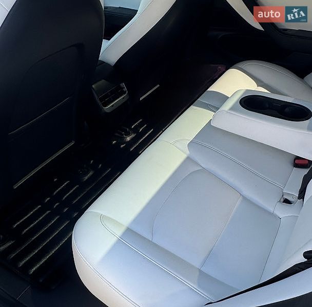 Седан Tesla Model 3 2019 в Тальному