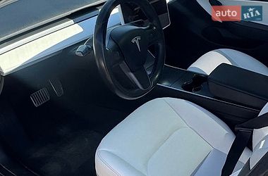 Седан Tesla Model 3 2019 в Тальному