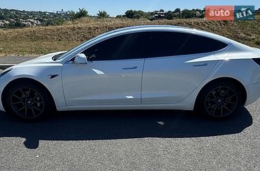 Седан Tesla Model 3 2019 в Тальному