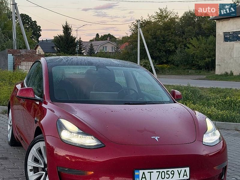 Седан Tesla Model 3 2022 в Коломиї