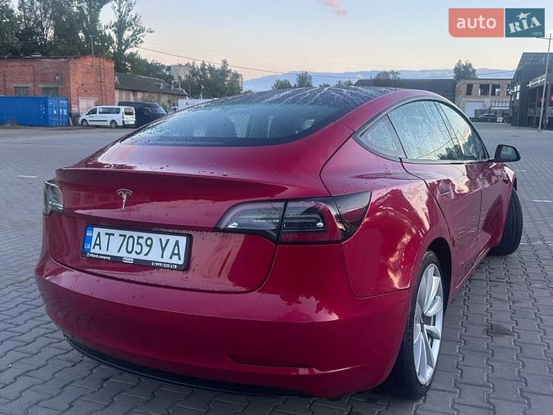 Седан Tesla Model 3 2022 в Коломиї